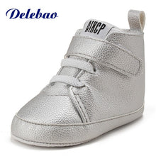 Load image into Gallery viewer, Delebao Pu Leather Hook &amp; Loop Baby Shoes Cotton Sole Infrant Toddler Baby Boy Shoes For 0-18 Months Wholesale First Walkers